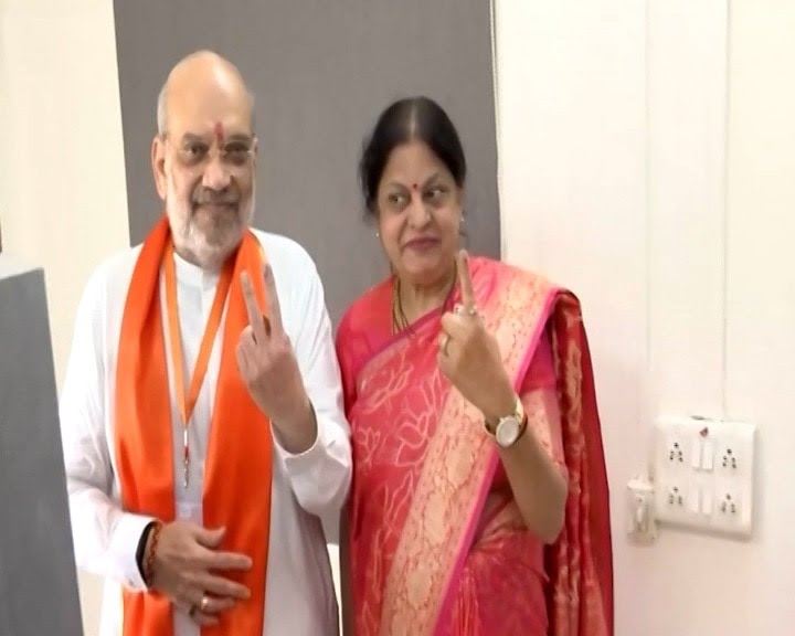 અમદાવાદમા વડાપ્રધાન મોદીએ રાણીપમા કર્યું મતદાન, અમિતશાહે નારણપુરા અને મુખ્યમંત્રી ભુપેન્દ્ર પટેલે શીલજ ખાતે કર્યું મતદાન અમદાવાદમા વડાપ્રધાન મોદીએ રાણીપમા કર્યું મતદાન, અમિતશાહે નારણપુરા અને મુખ્યમંત્રી ભુપેન્દ્ર પટેલે શીલજ ખાતે કર્યું મતદાન