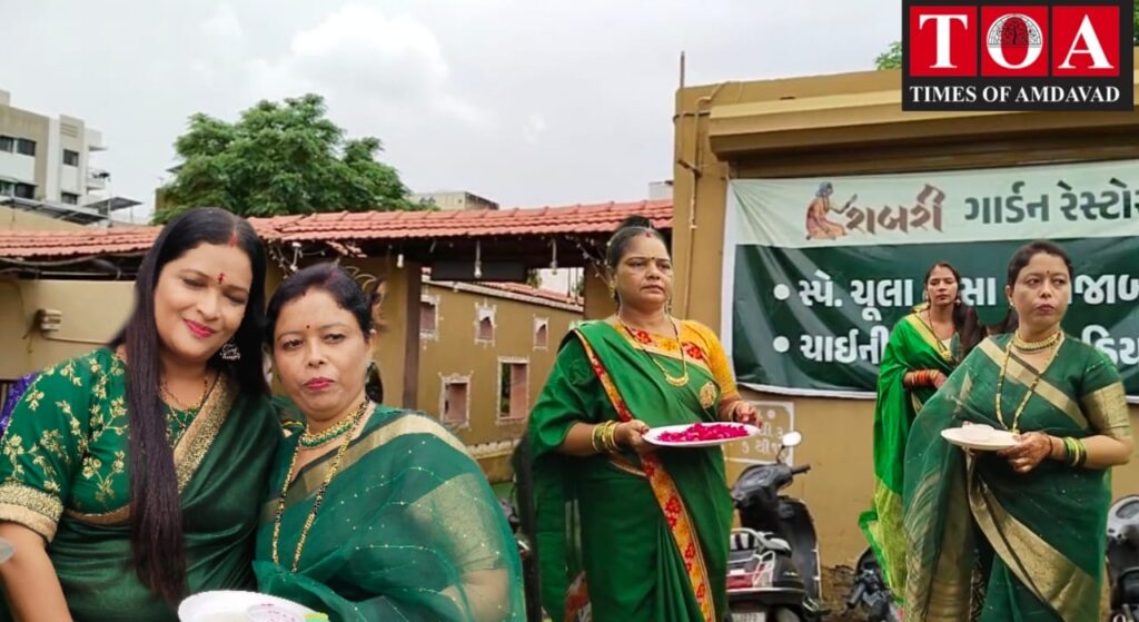કપડા મેચિંગ અને મનડા મેચિંગ સાથે શિવ અને પાર્વતીની ભક્તિ,જુઓ મહિલાઓએ કેવી રીતે કરી ત્રીજની ઉજવણી કપડા મેચિંગ અને મનડા મેચિંગ સાથે શિવ અને પાર્વતીની ભક્તિ,જુઓ મહિલાઓએ કેવી રીતે કરી ત્રીજની ઉજવણી